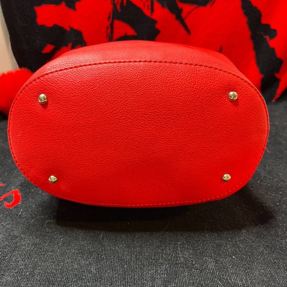 Guess 1981 Handbag. Red. C/W Coin Purse and Extra Shoulder Strap. V.G. Condition - Picture 3 of 12